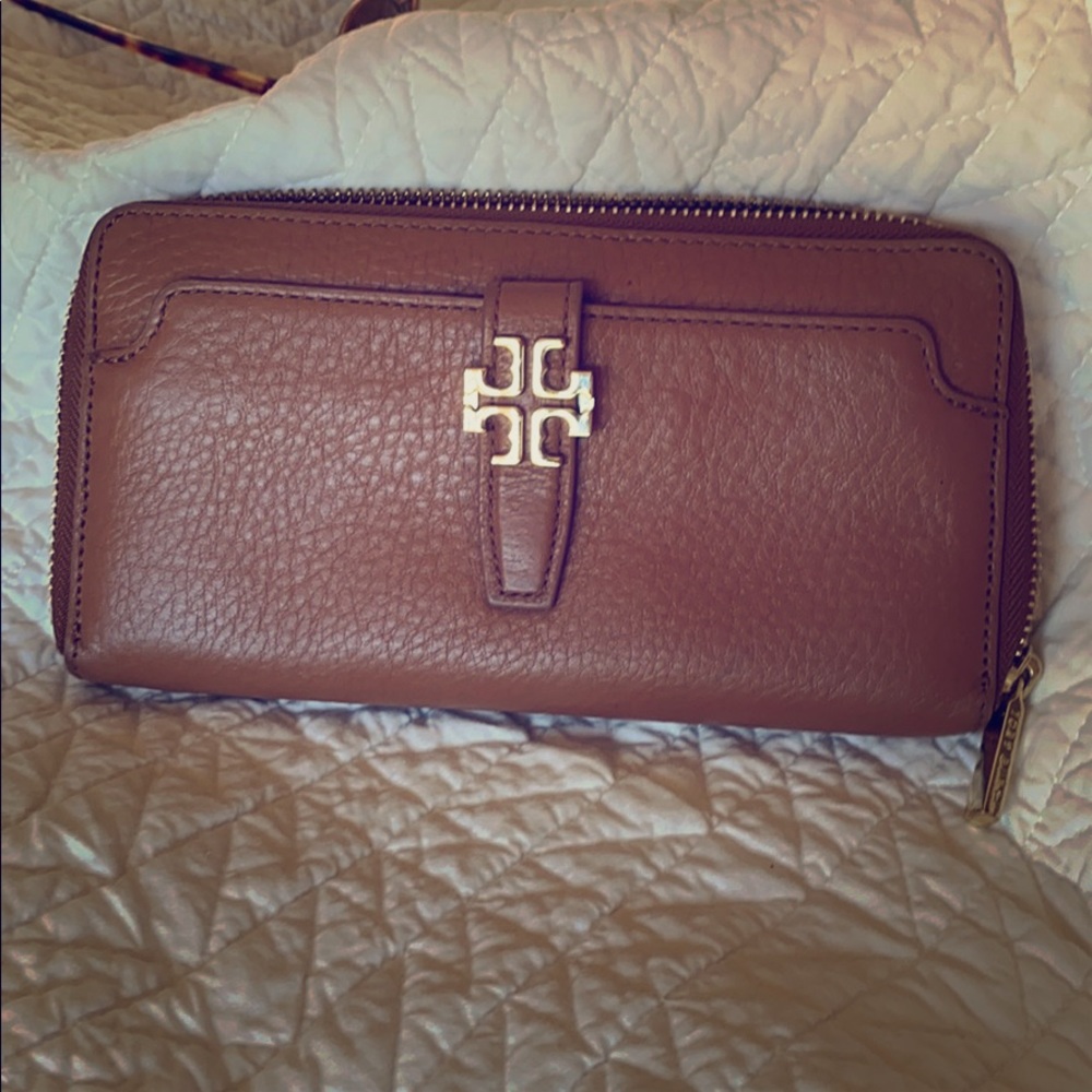 Tory Burch Full Zipper wallet brown leather